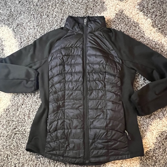 Woman’s light weight jacket - Picture 1 of 3